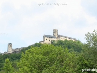 Kastil di atas bukit