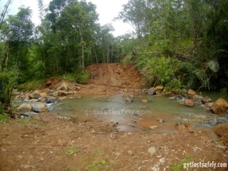 Jalan baru dan aliran sungai