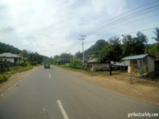 Jalan raya menuju ke Cunca Rami