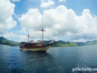 Berlayar ke Pulau Komodo