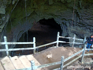 Tampak Jalan Masuk ke Goa Jepang