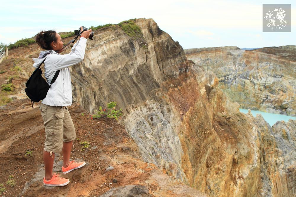 Mengabadikan foto dari tebing danau