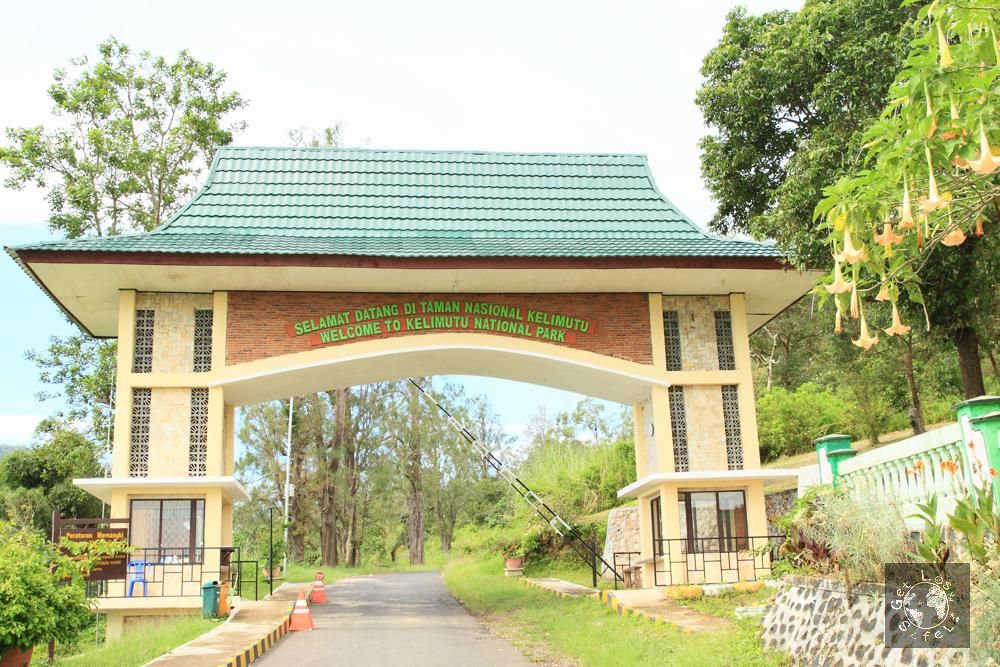 The entrance to Kelimutu